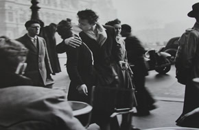 Kiss at the Hotel de Ville